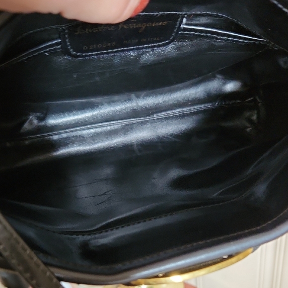 🖤Salvatore Ferragamo Vara Black Leather Crossbody/Clutch Gold Buckle D210588 - Picture 10 of 11